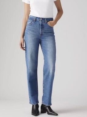 Levi's Women's Ribcage Ankle Straight Jeans in Medium Blue